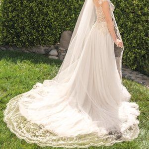 NEW Casablanca Sydney Wedding Gown & Matching Beaded Veil, Wedding Size 16.
